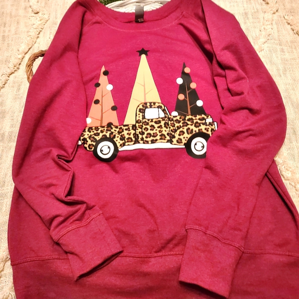 Fun light sweatshirt with festive print